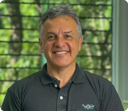 Dr. Danilo Rezende, dentista da Odonto Voe em Vespasiano, especialista em implantes dentários e cirurgia oral.